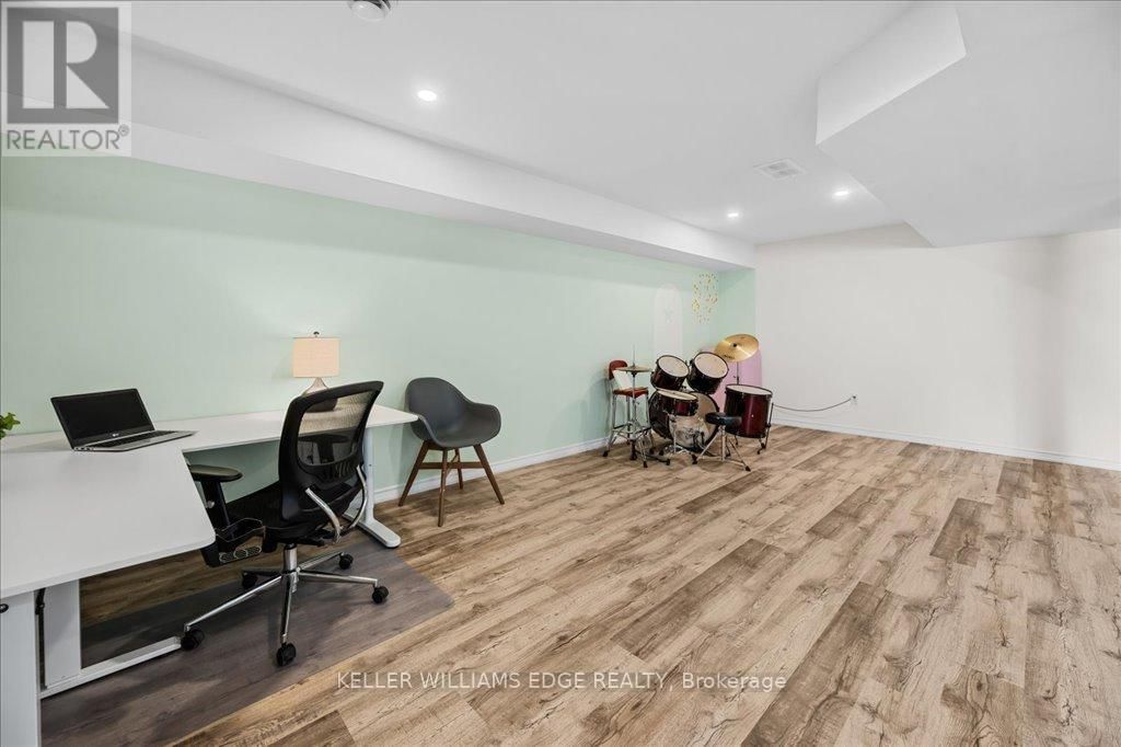 14 TURBINIA COURT Image 32
