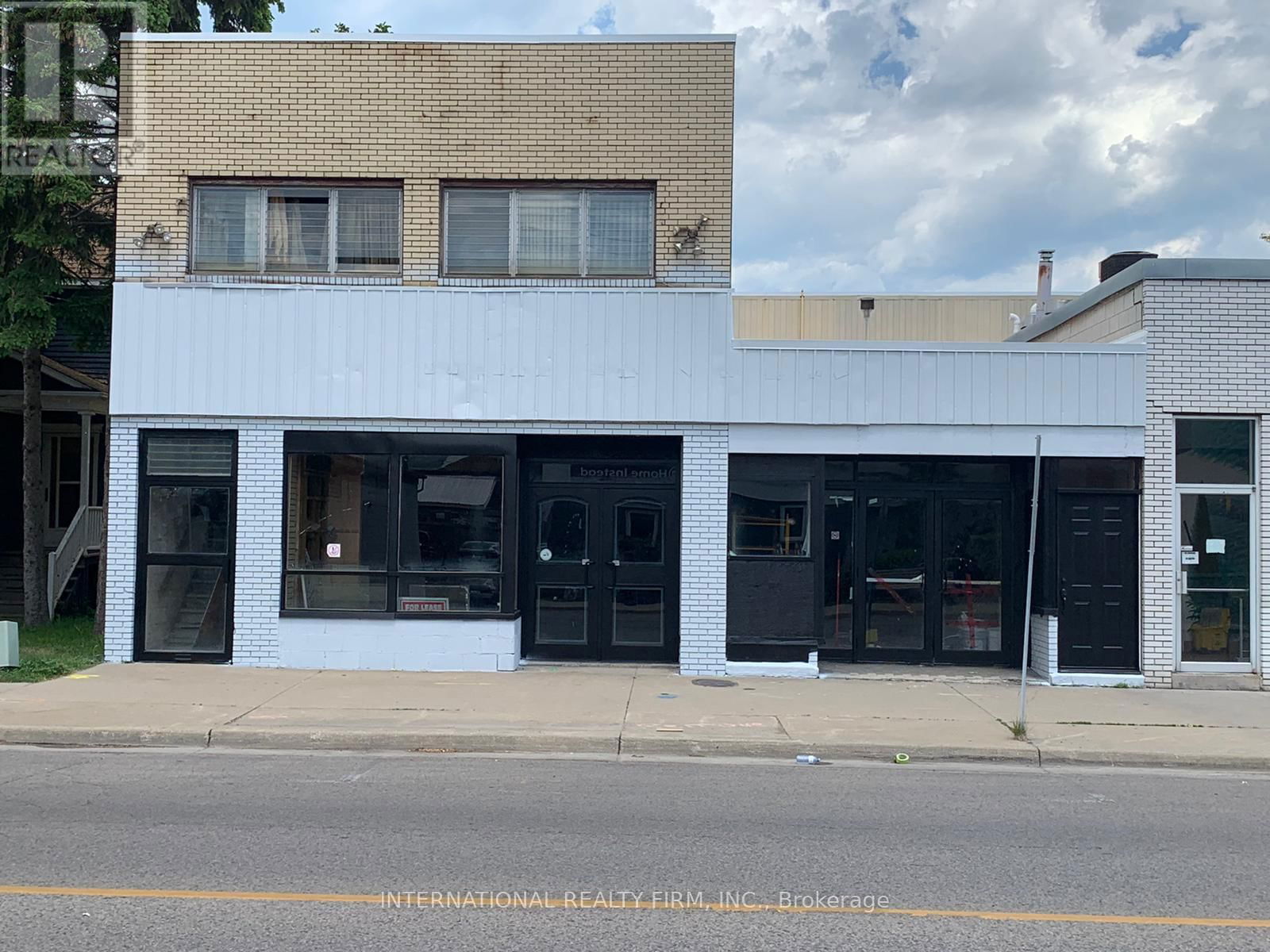 330 WELLINGTON STREET Image 5