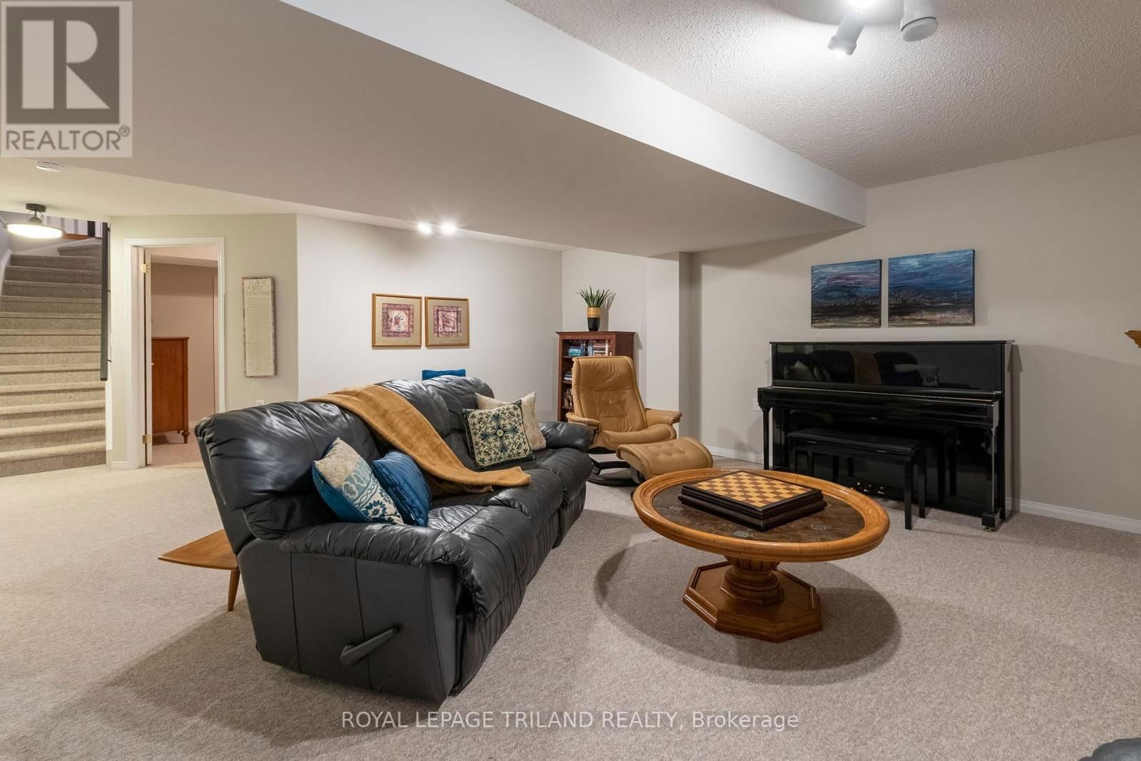 2 - 122 SHERWOOD FOREST SQUARE Image 34