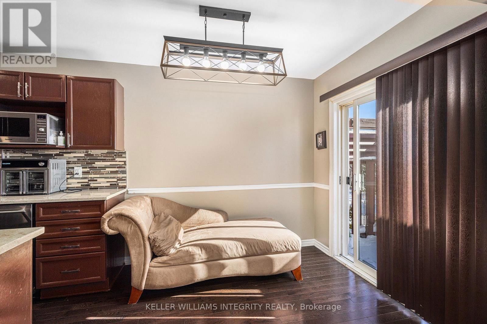 2114 BERGAMOT CIRCLE Image 11
