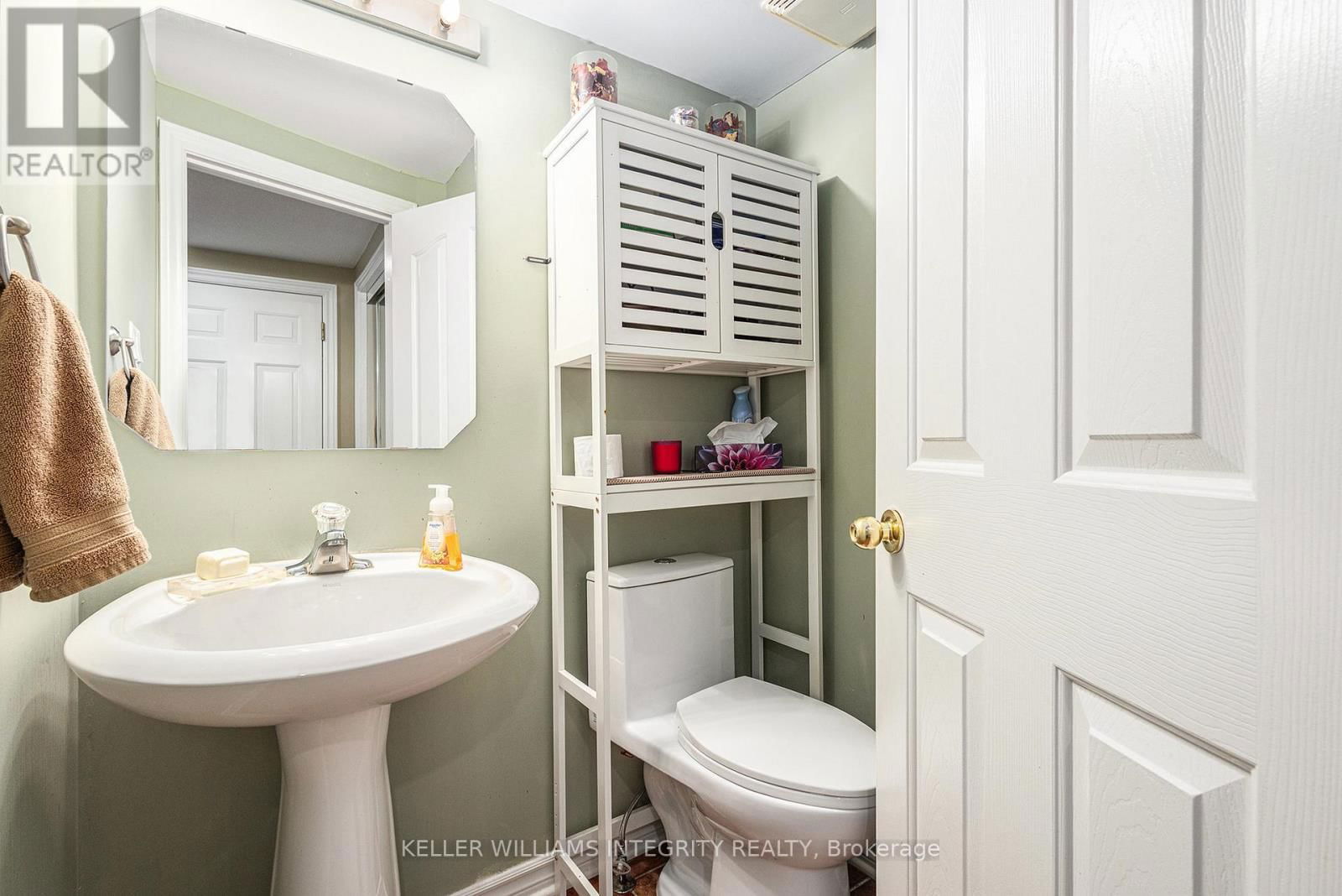 2114 BERGAMOT CIRCLE Image 12