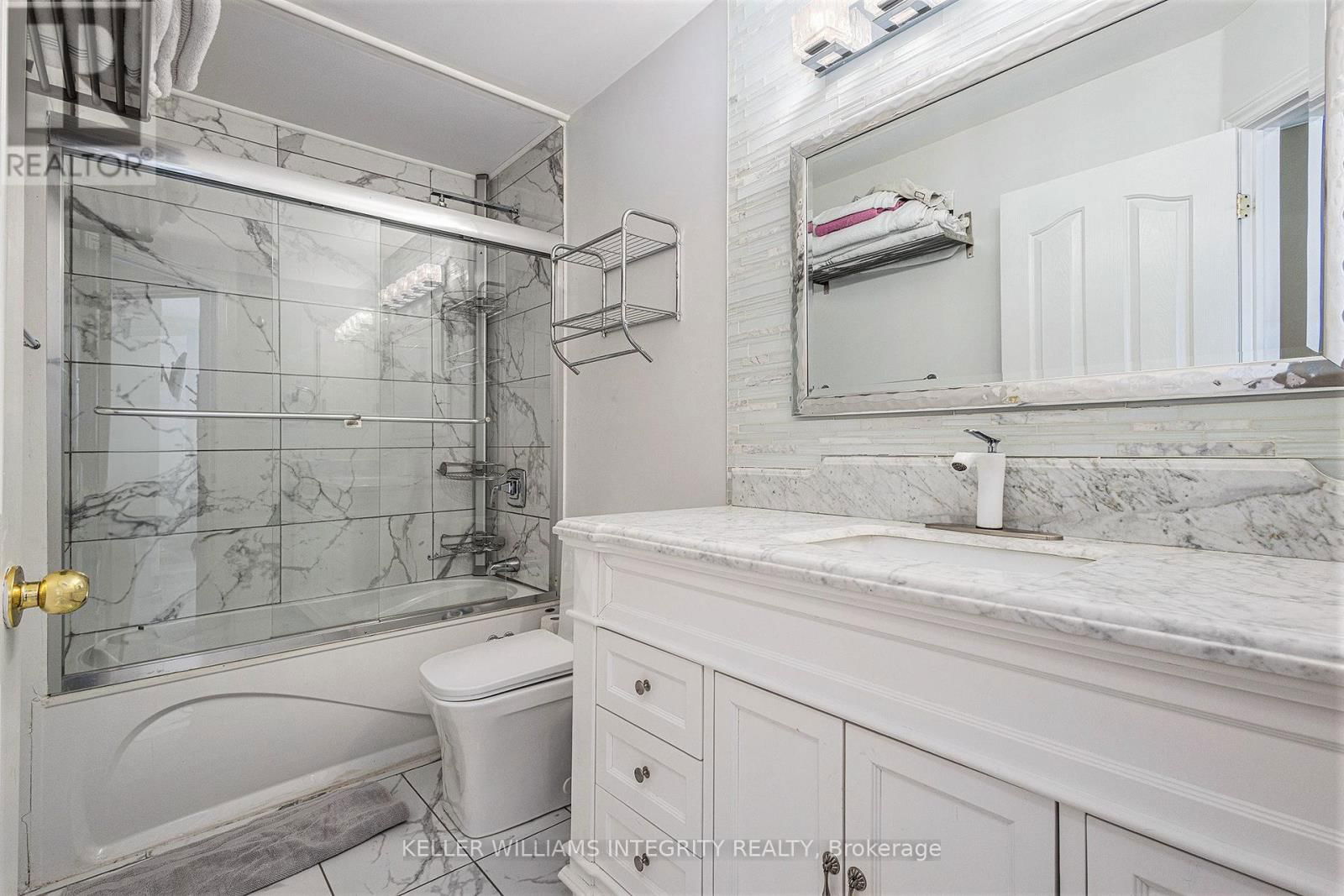 2114 BERGAMOT CIRCLE Image 16