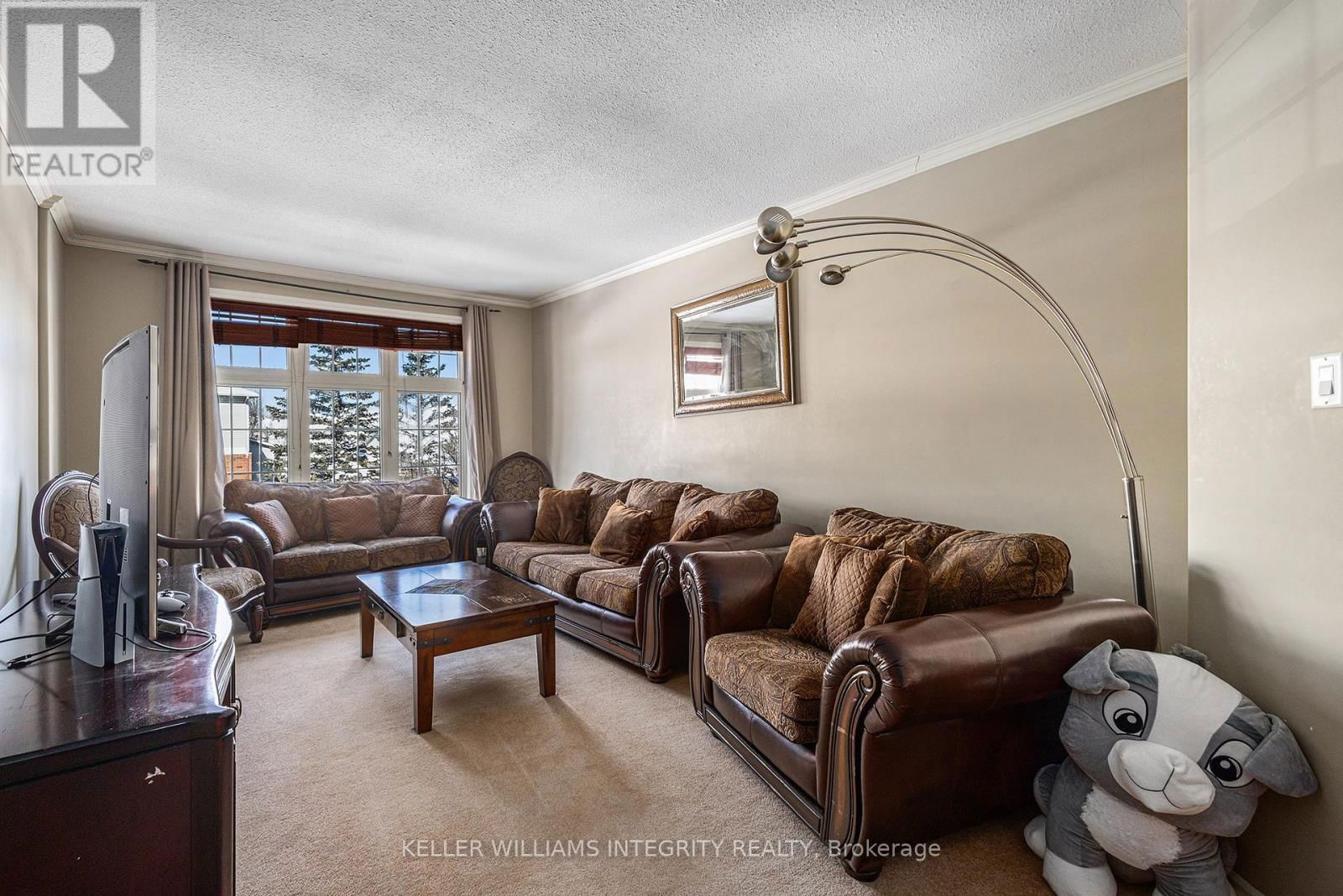 2114 BERGAMOT CIRCLE Image 18