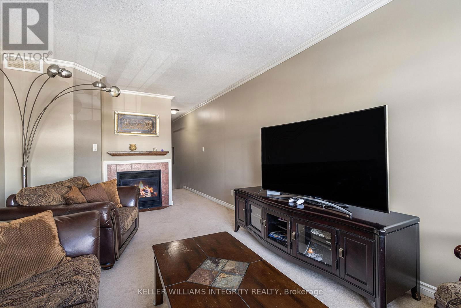 2114 BERGAMOT CIRCLE Image 19