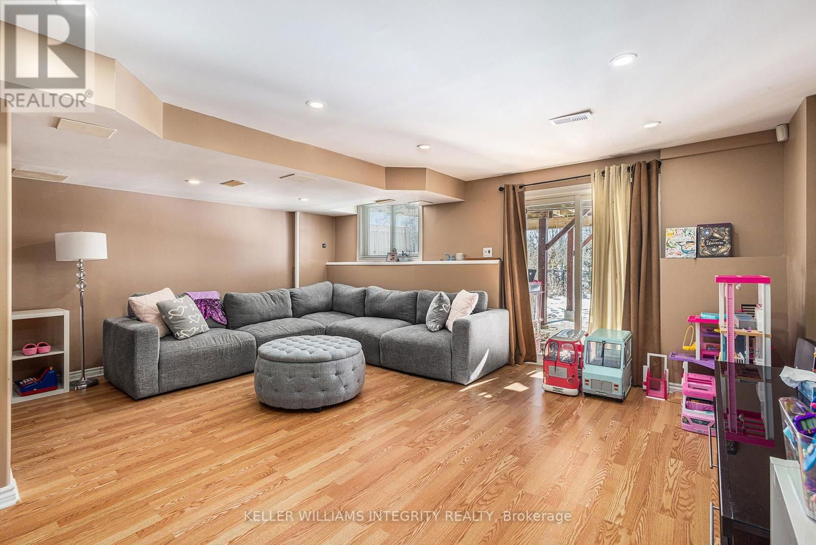 2114 BERGAMOT CIRCLE Image 20