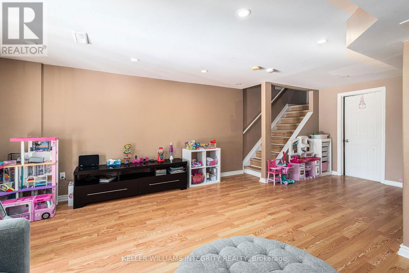 2114 BERGAMOT CIRCLE Image 22