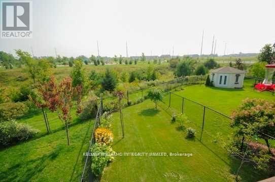 2114 BERGAMOT CIRCLE Image 27