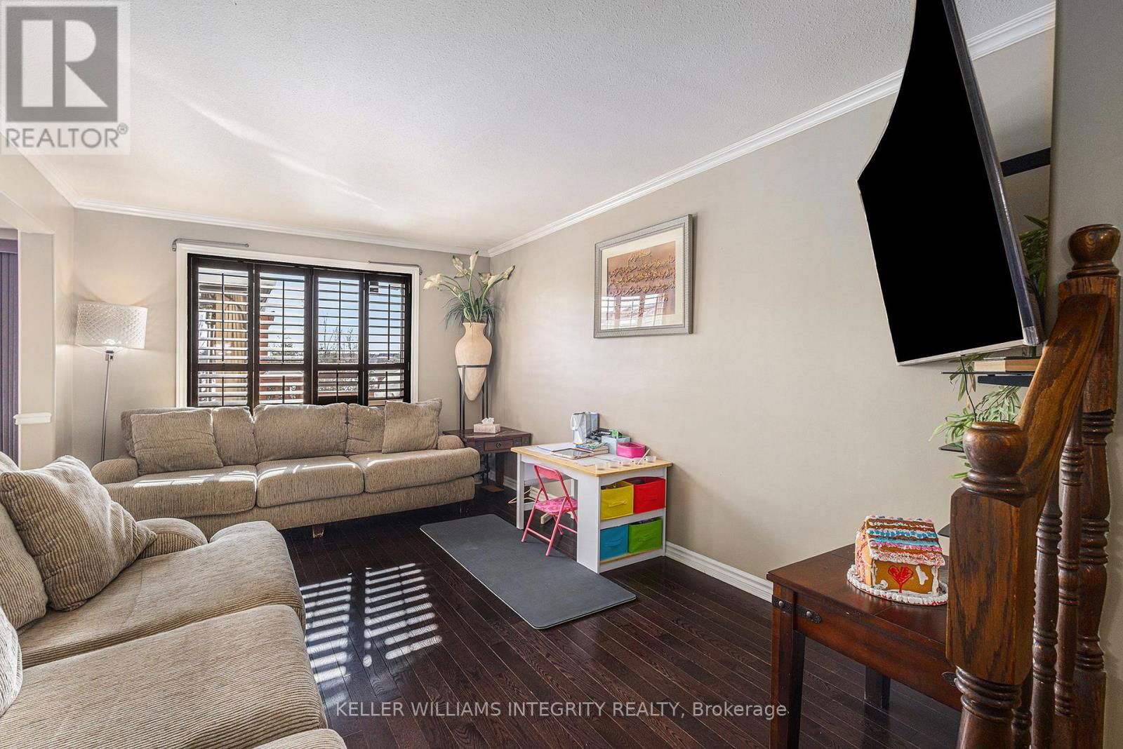 2114 BERGAMOT CIRCLE Image 3