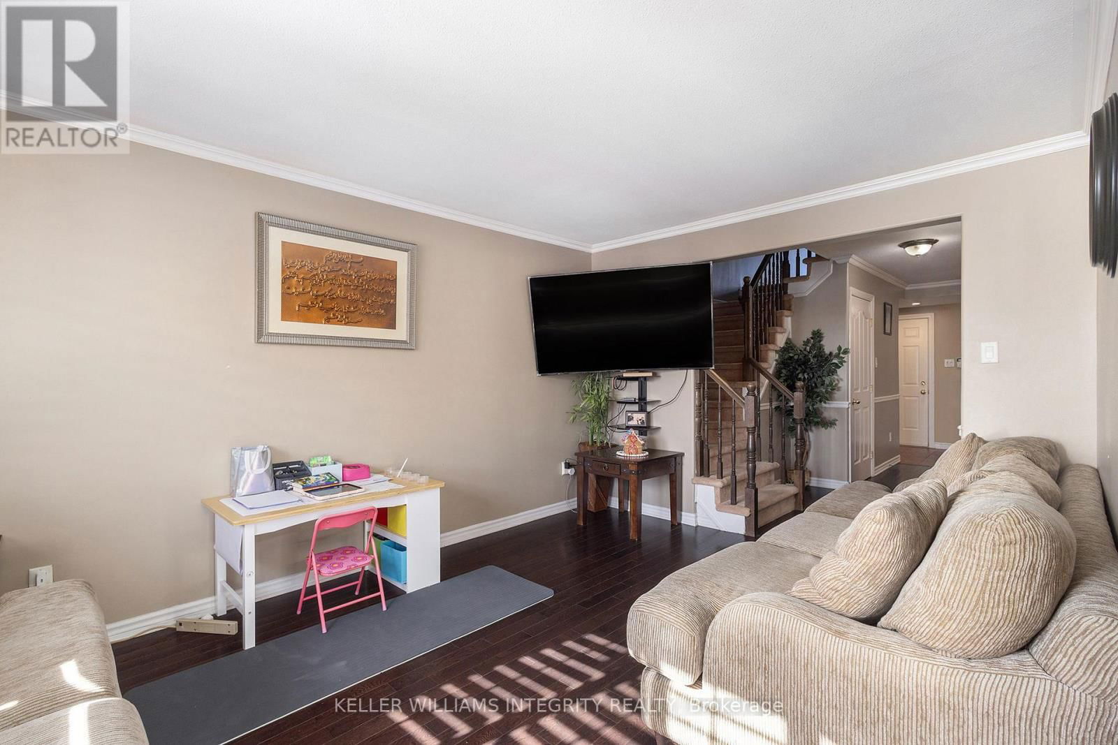 2114 BERGAMOT CIRCLE Image 8