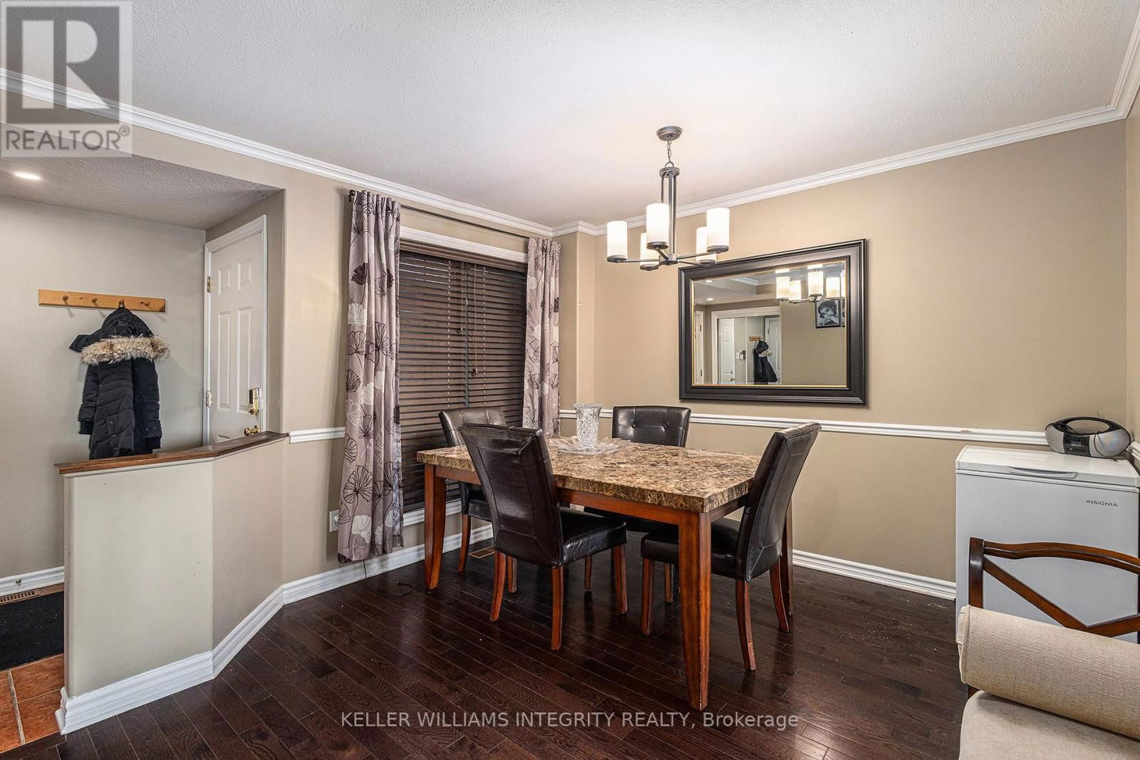 2114 BERGAMOT CIRCLE Image 9