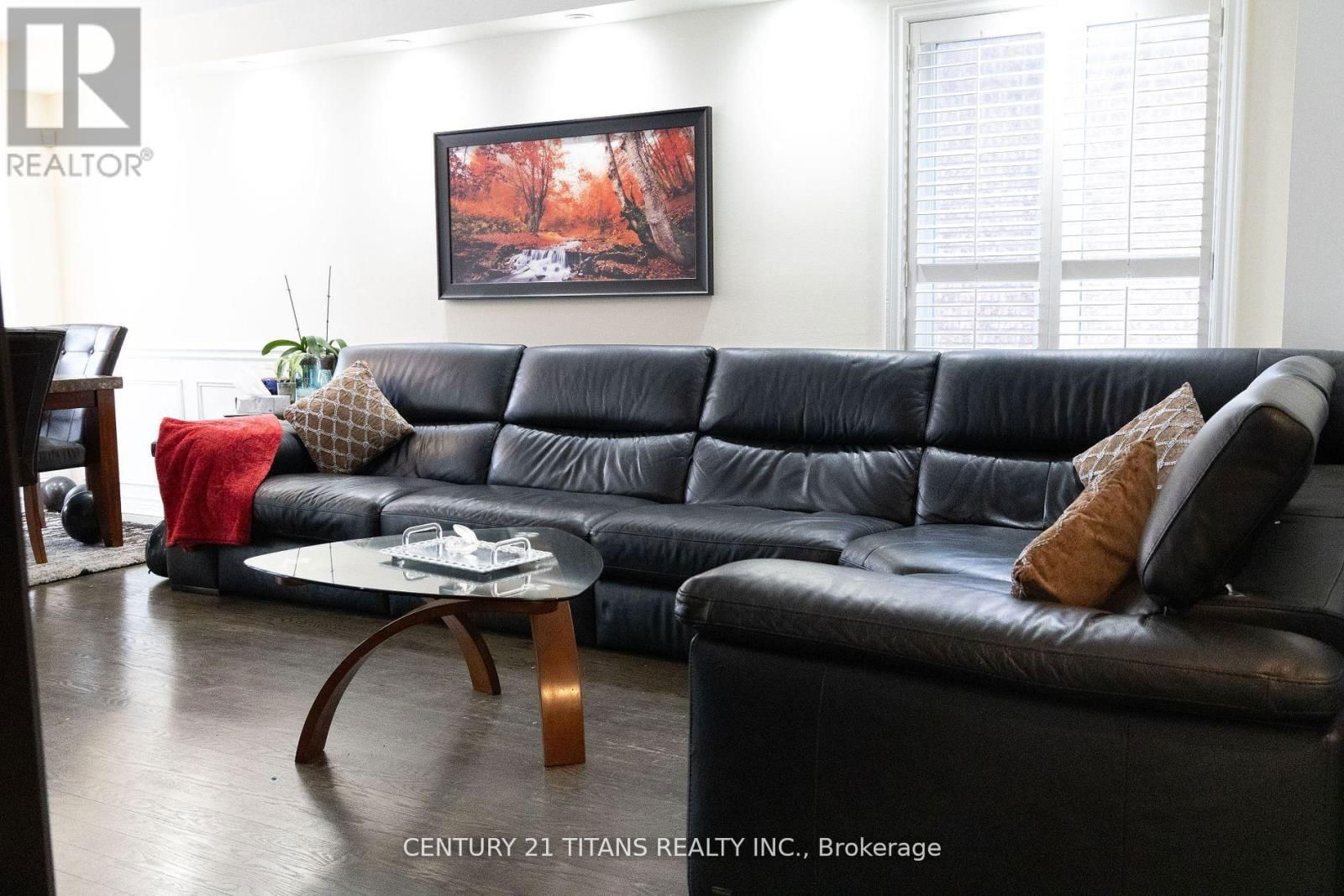 99 DONNICI DRIVE Image 14