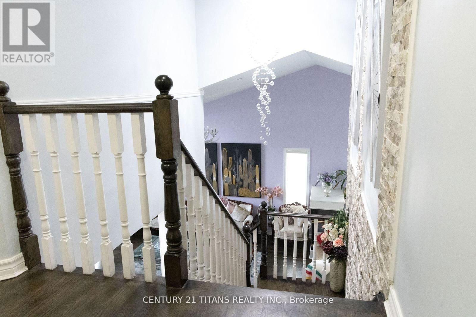 99 DONNICI DRIVE Image 16