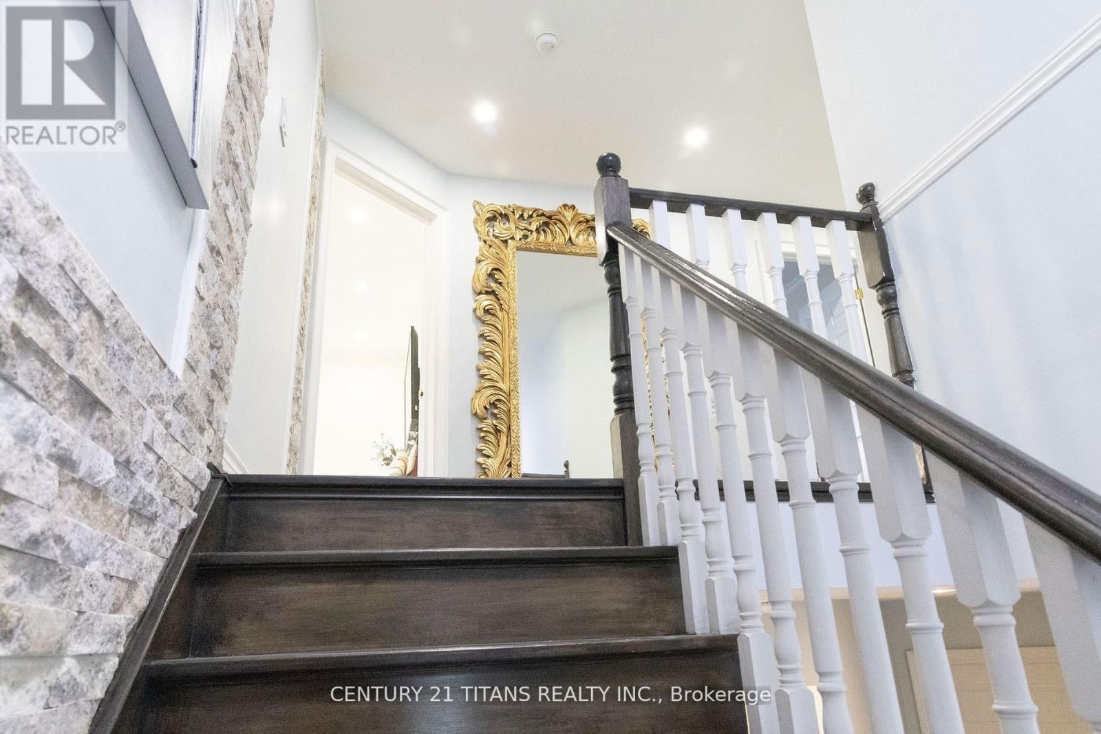 99 DONNICI DRIVE Image 18