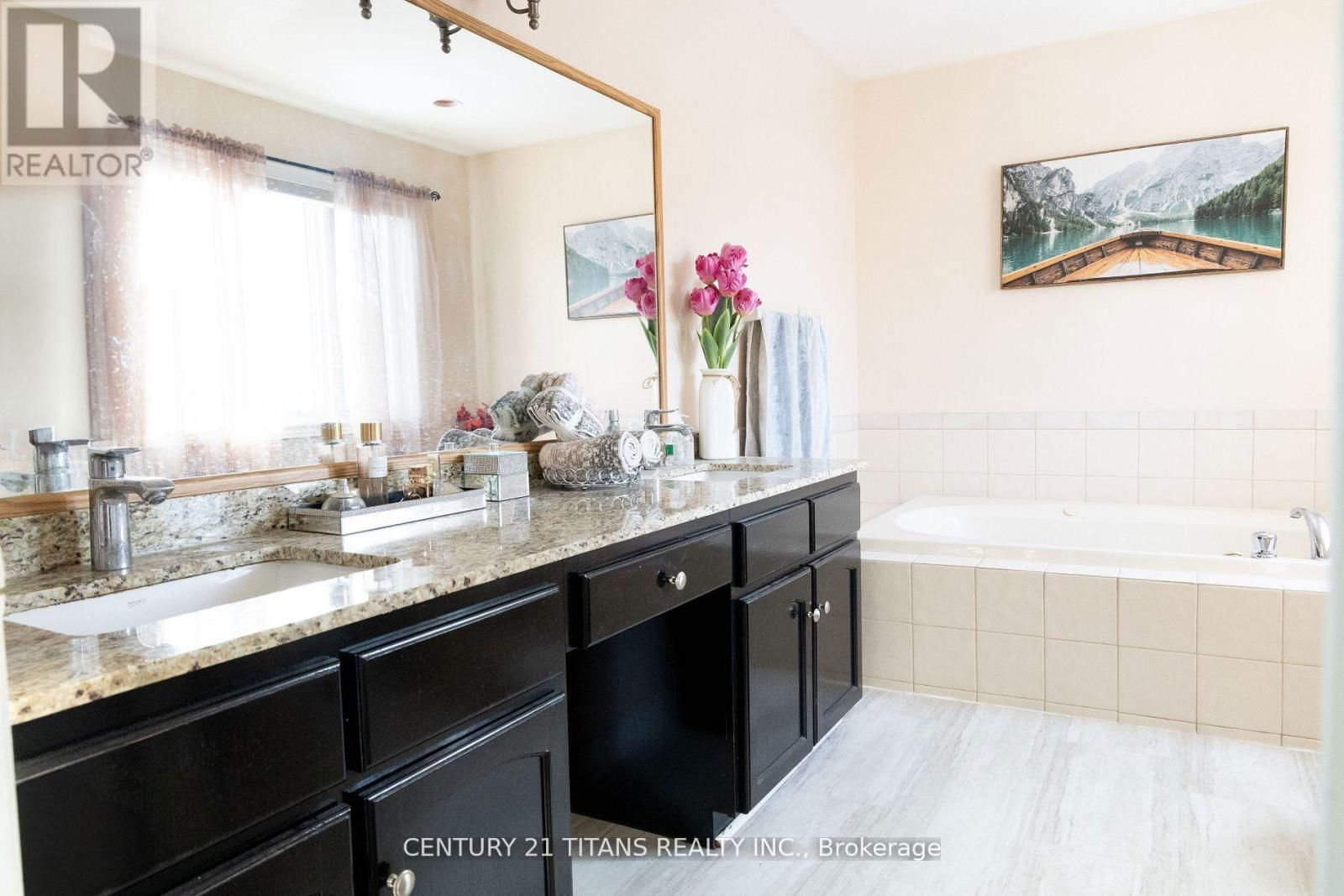 99 DONNICI DRIVE Image 23