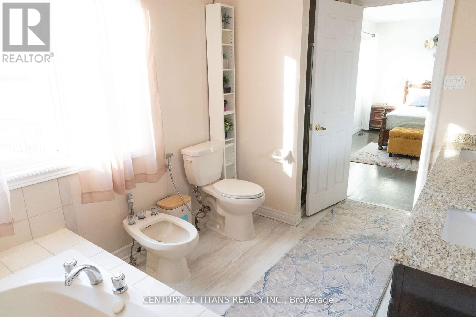 99 DONNICI DRIVE Image 24
