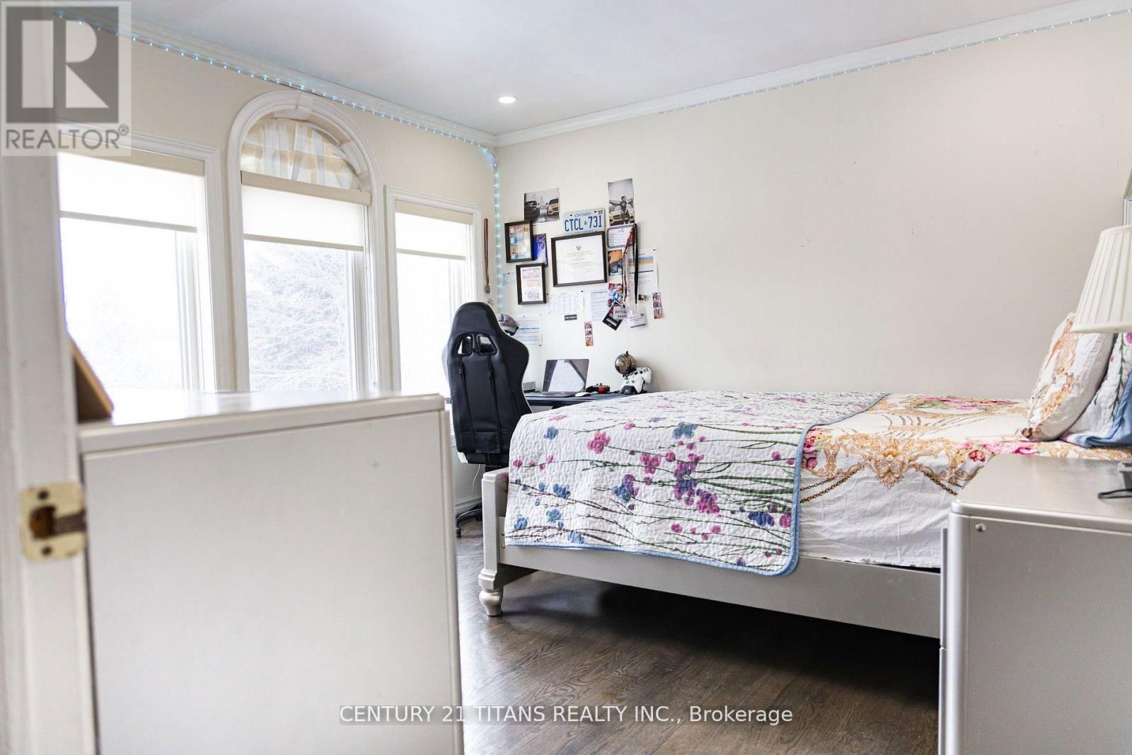 99 DONNICI DRIVE Image 33