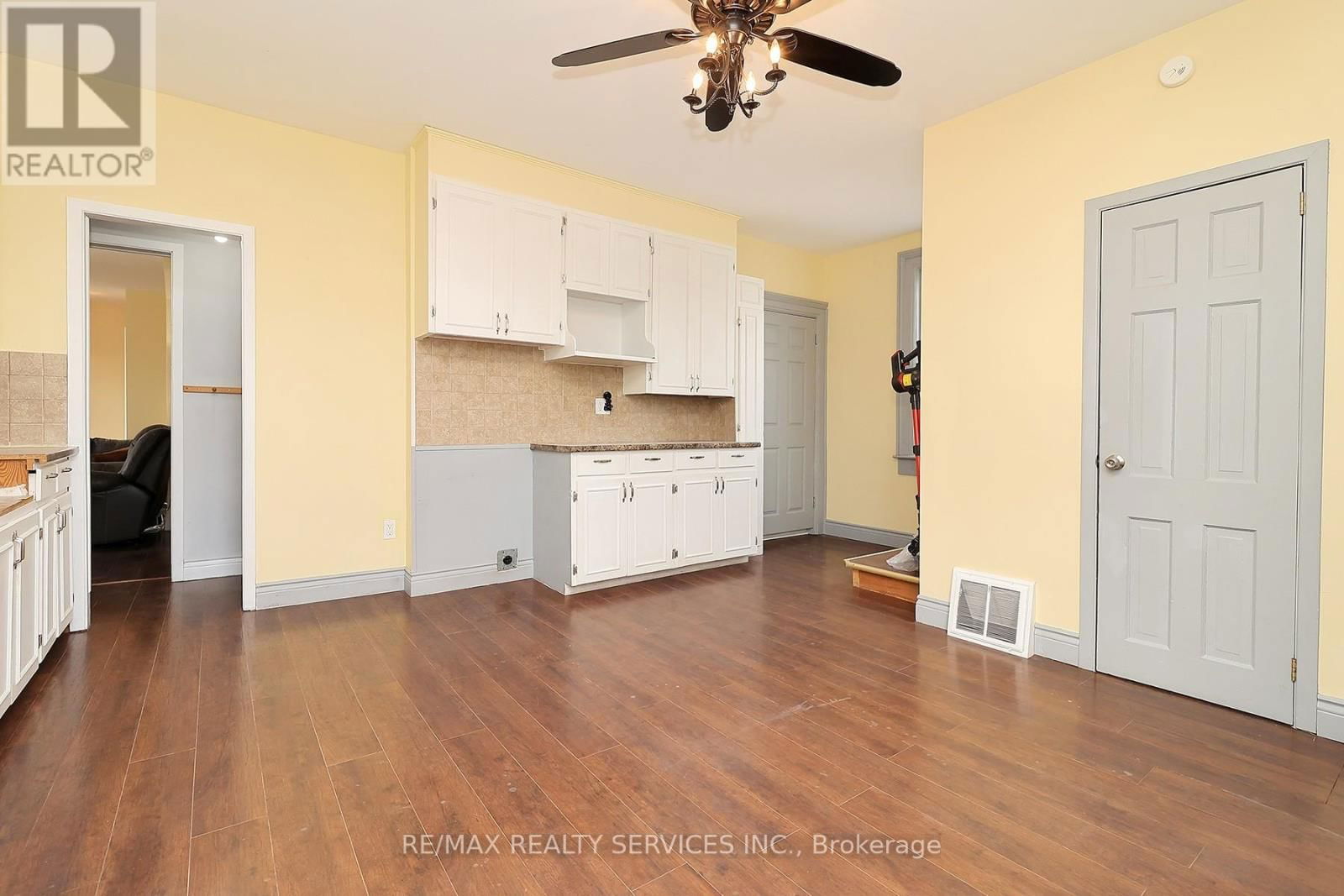 240 FREELTON ROAD Image 12