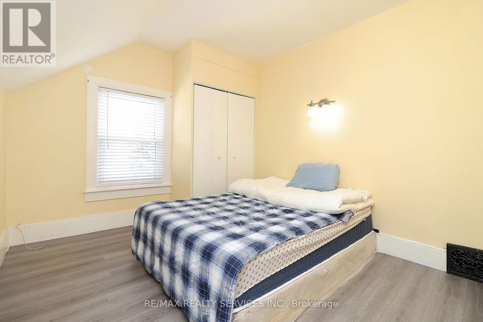 240 FREELTON ROAD Image 16