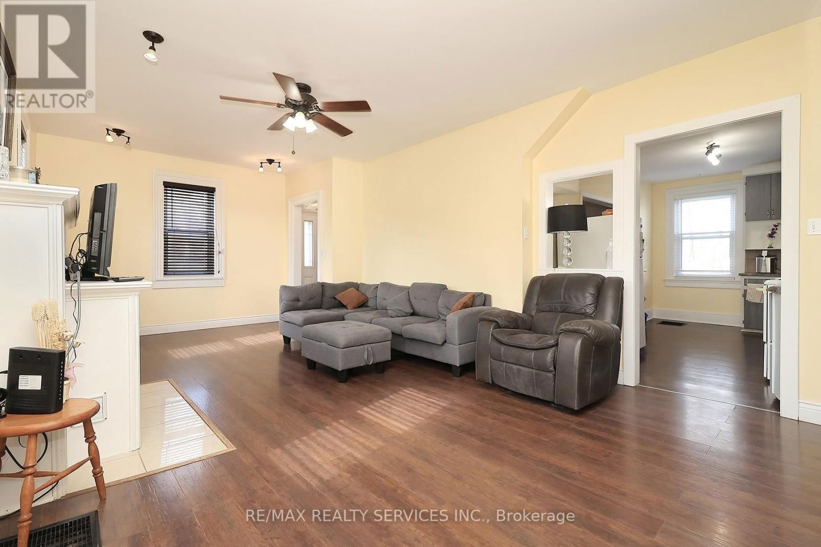 240 FREELTON ROAD Image 3