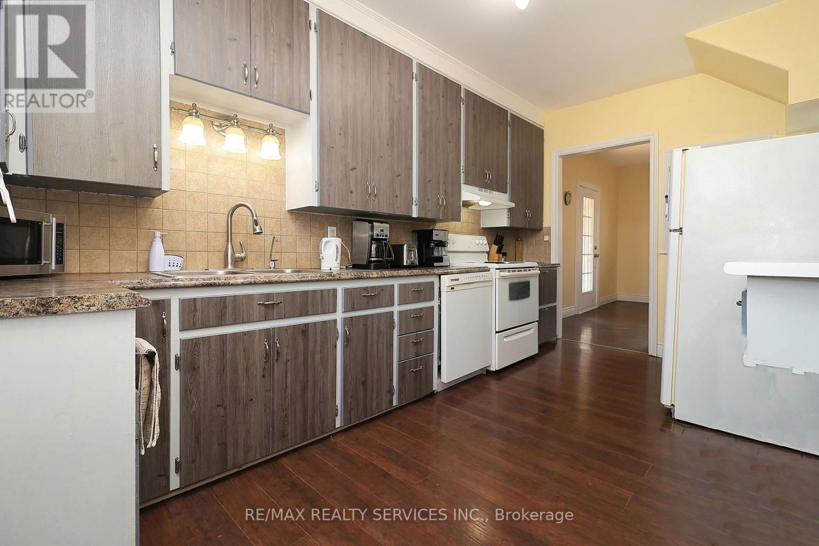 240 FREELTON ROAD Image 6