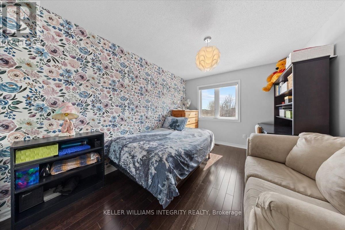 381 COOKS MILL CRESCENT Image 26