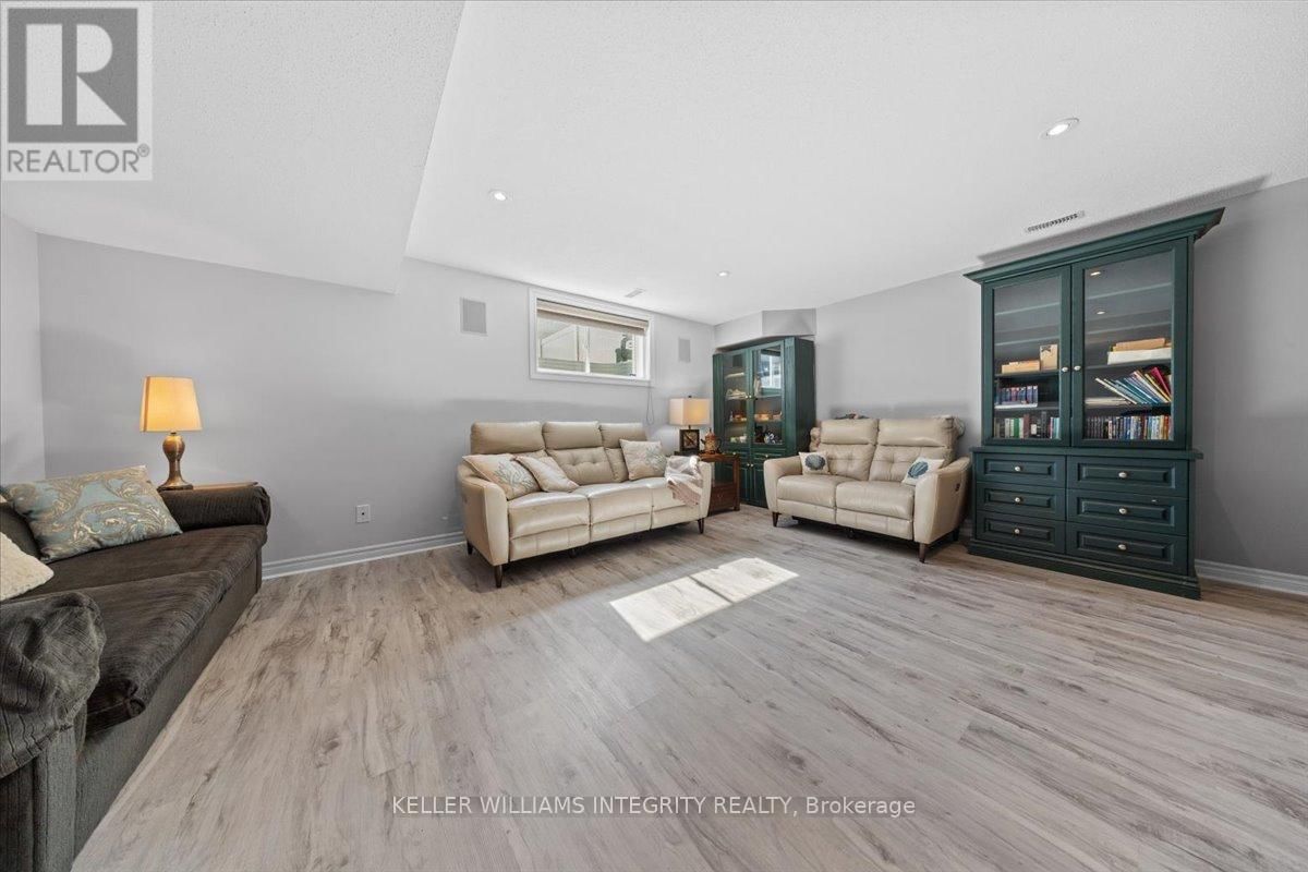 381 COOKS MILL CRESCENT Image 31