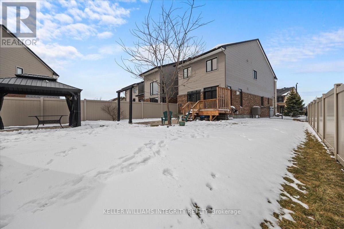 381 COOKS MILL CRESCENT Image 33