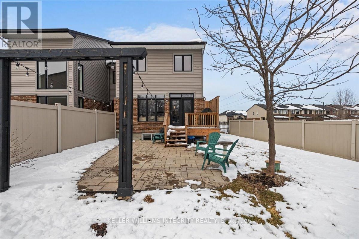 381 COOKS MILL CRESCENT Image 35