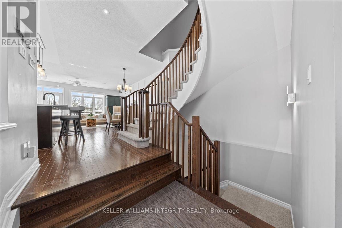 381 COOKS MILL CRESCENT Image 4