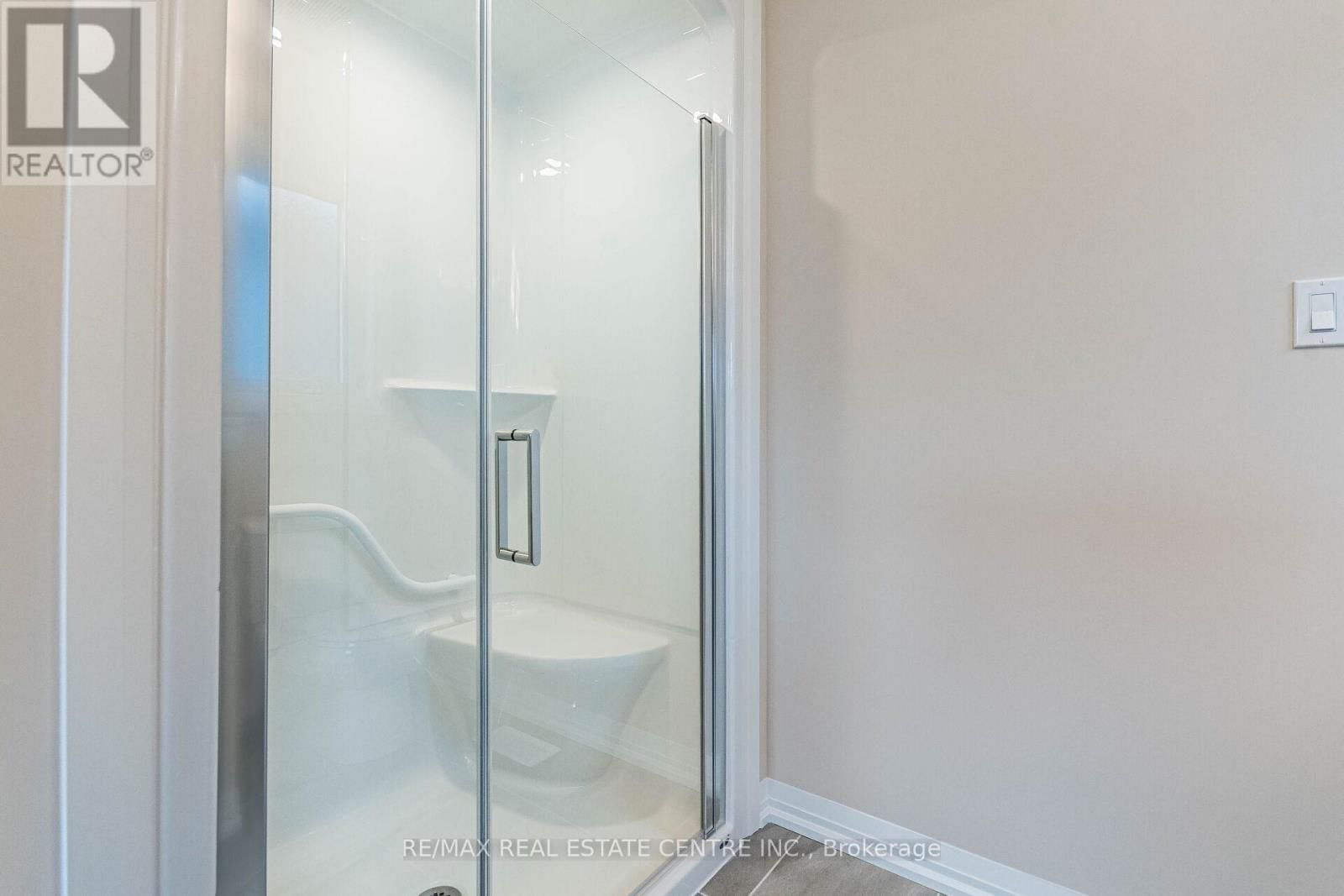88 ACACIA ROAD Image 24