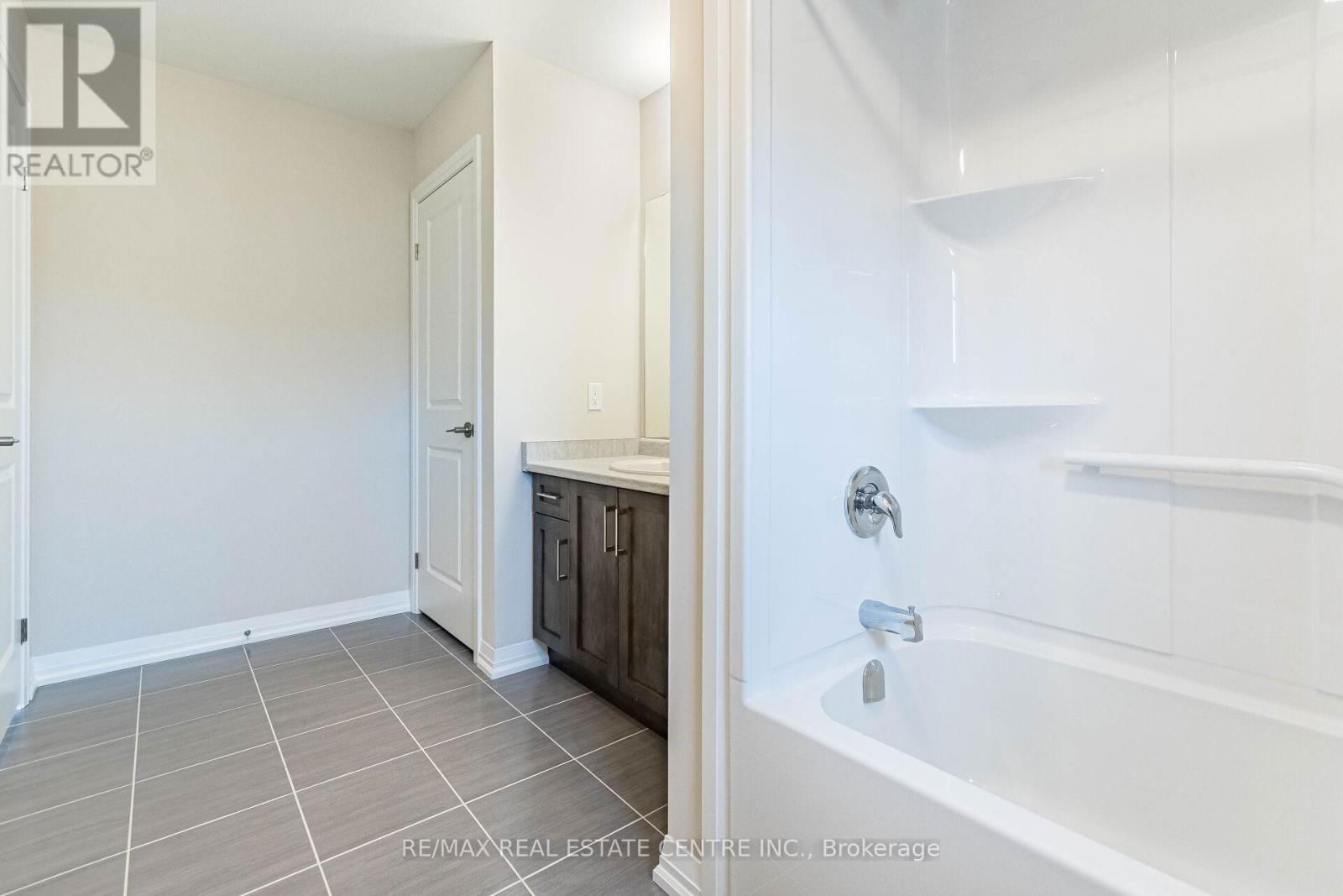 88 ACACIA ROAD Image 27