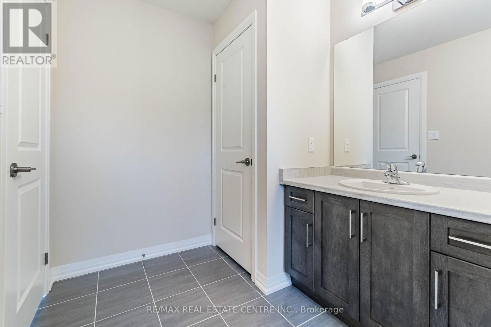 88 ACACIA ROAD Image 28