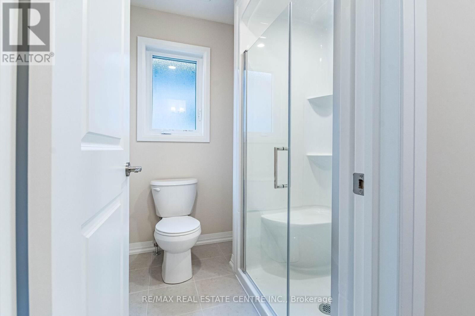 88 ACACIA ROAD Image 32