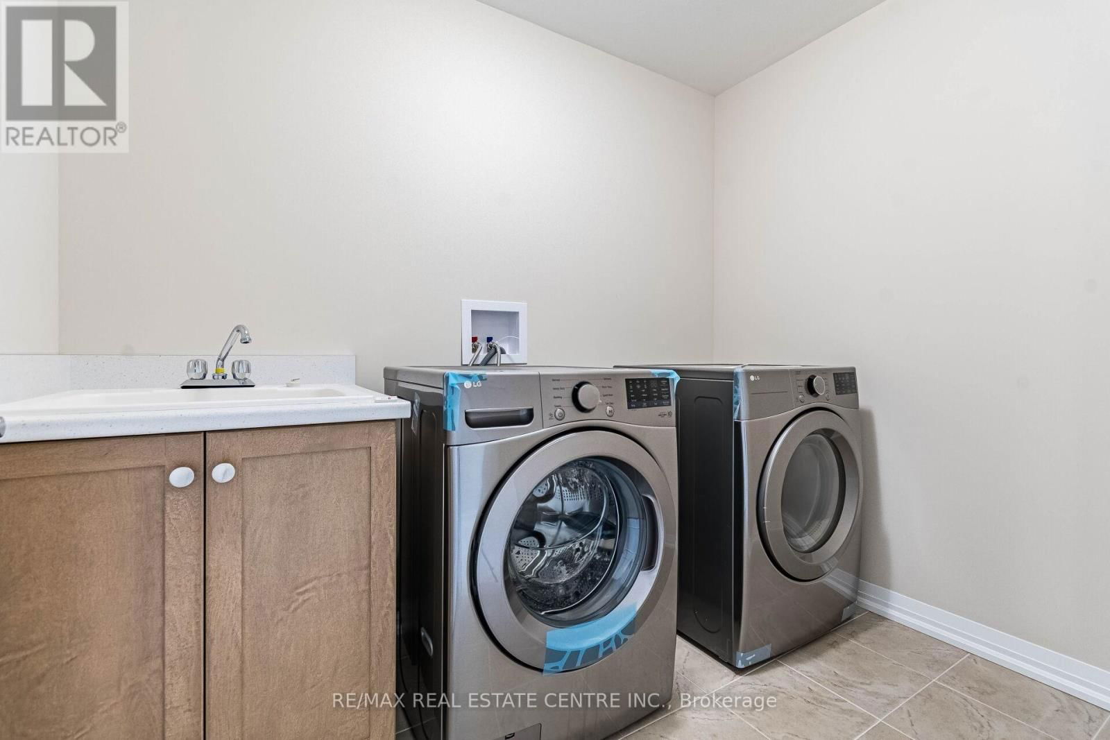 88 ACACIA ROAD Image 35