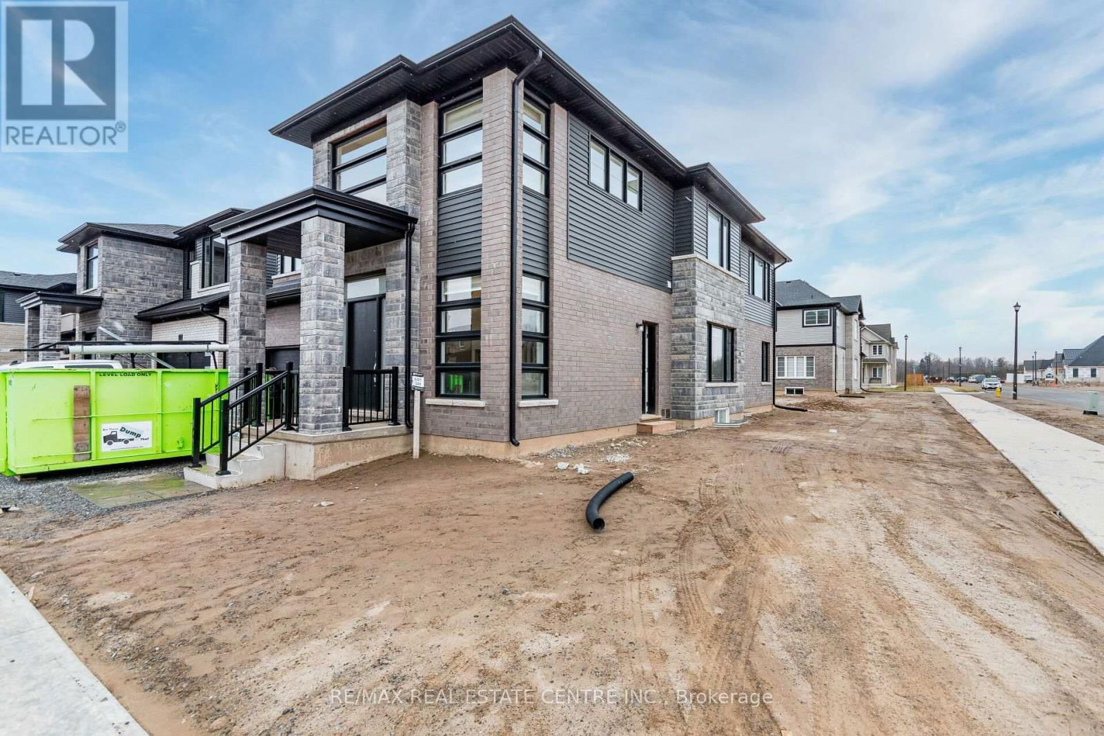 88 ACACIA ROAD Image 36