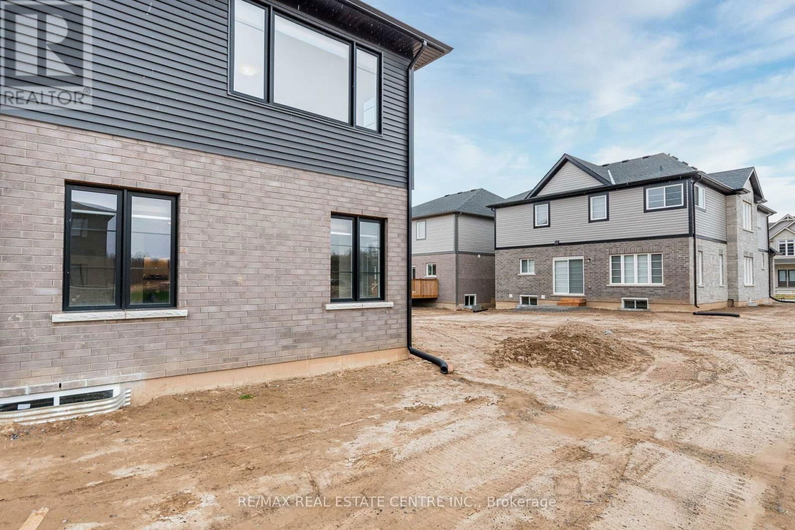 88 ACACIA ROAD Image 37