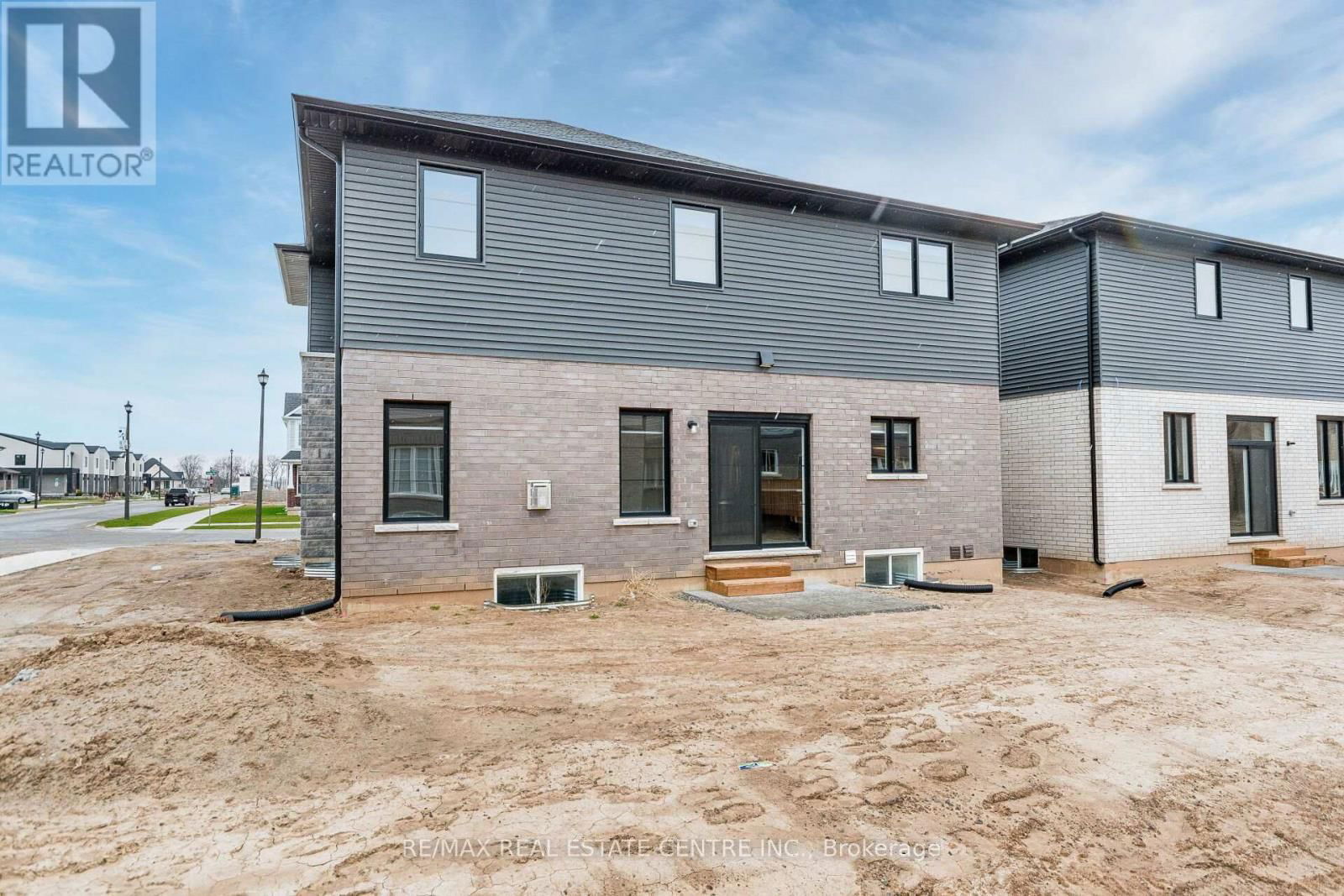 88 ACACIA ROAD Image 38