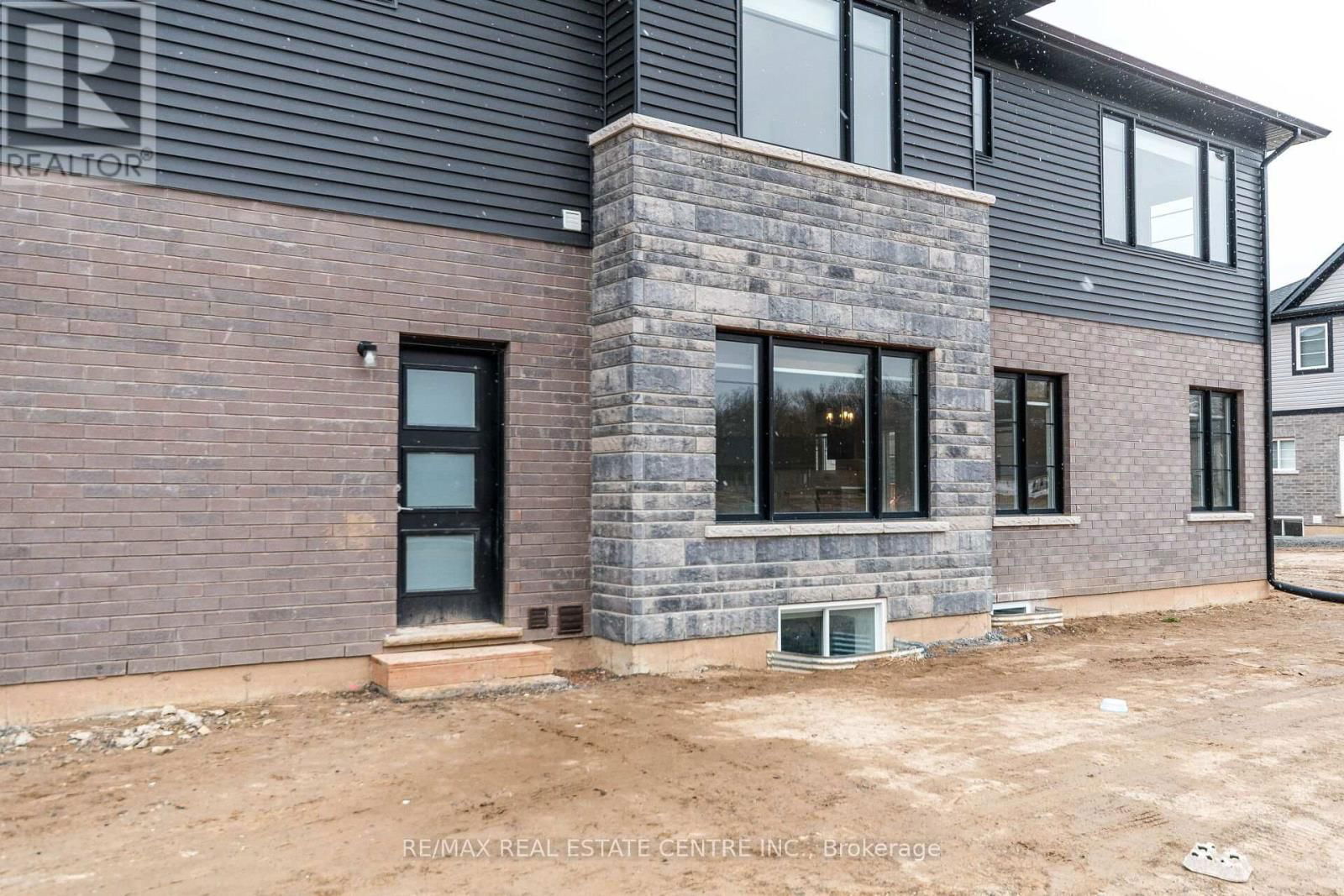 88 ACACIA ROAD Image 39