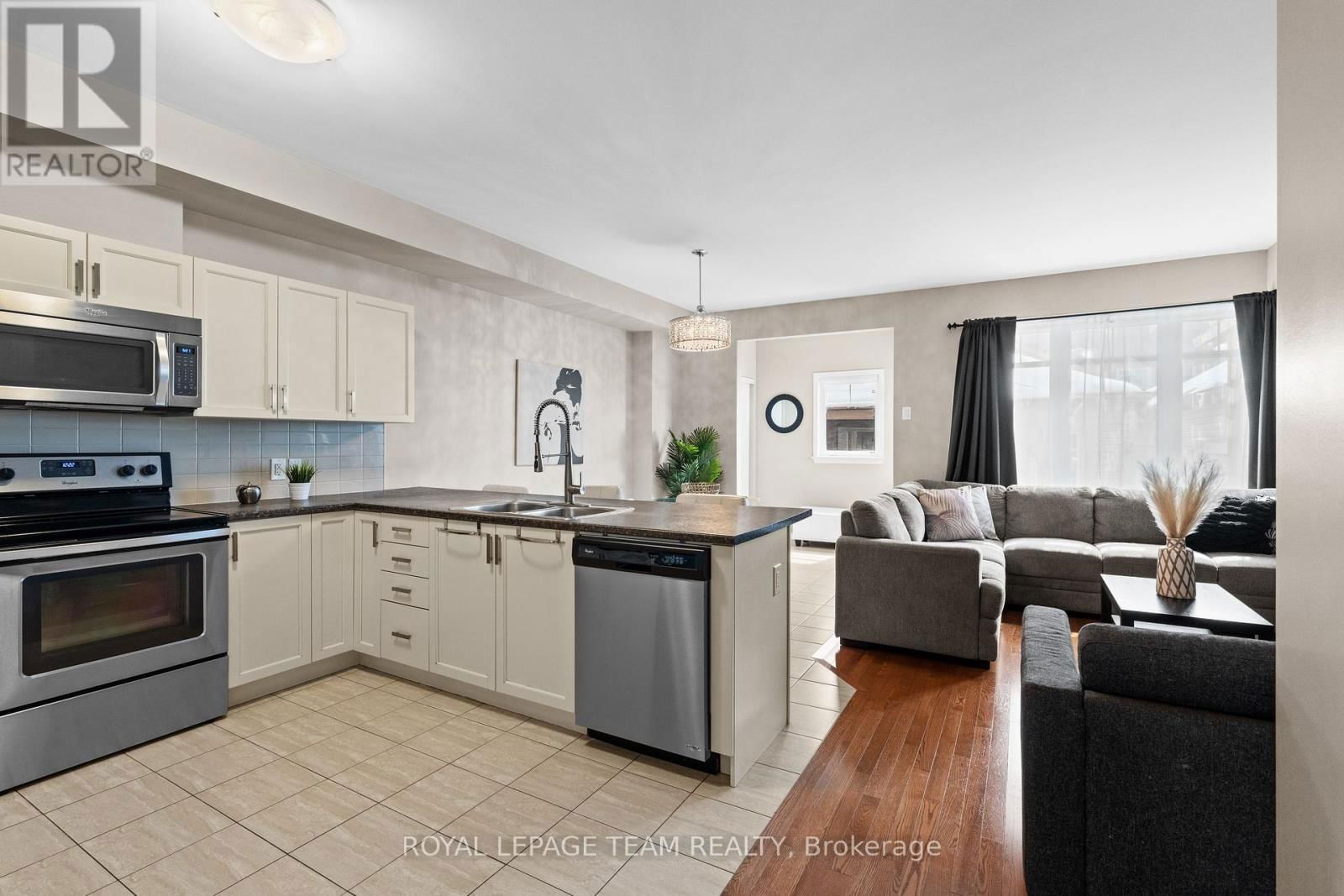 222 LONGFIELDS DRIVE Image 10