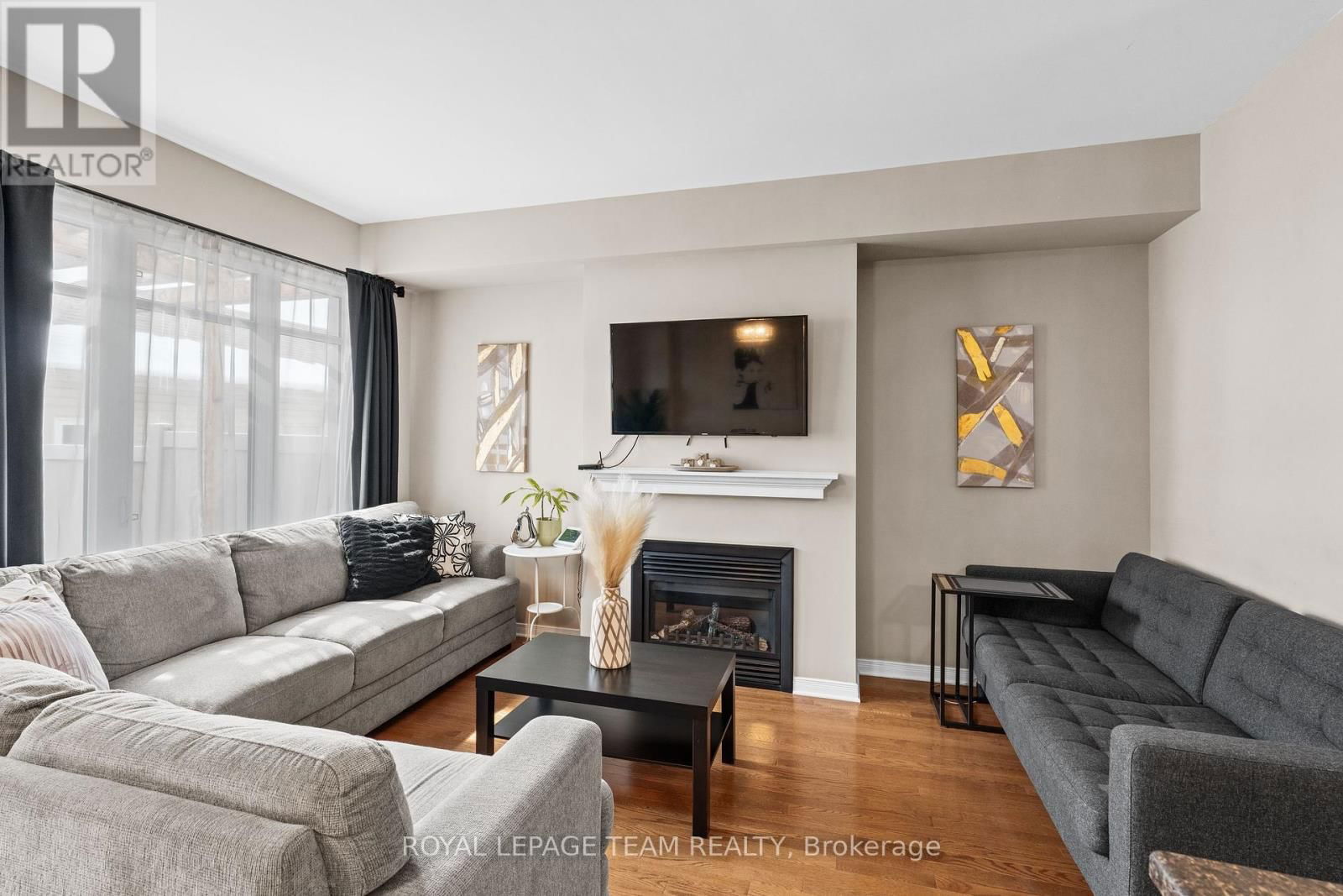 222 LONGFIELDS DRIVE Image 12