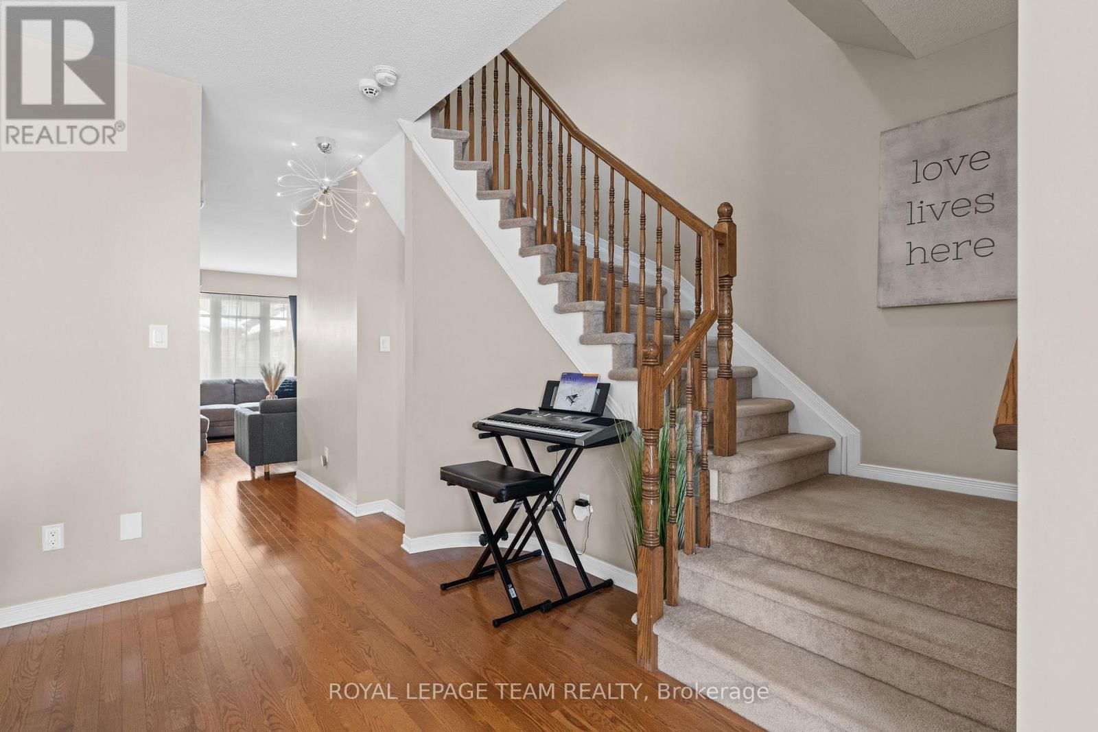 222 LONGFIELDS DRIVE Image 14