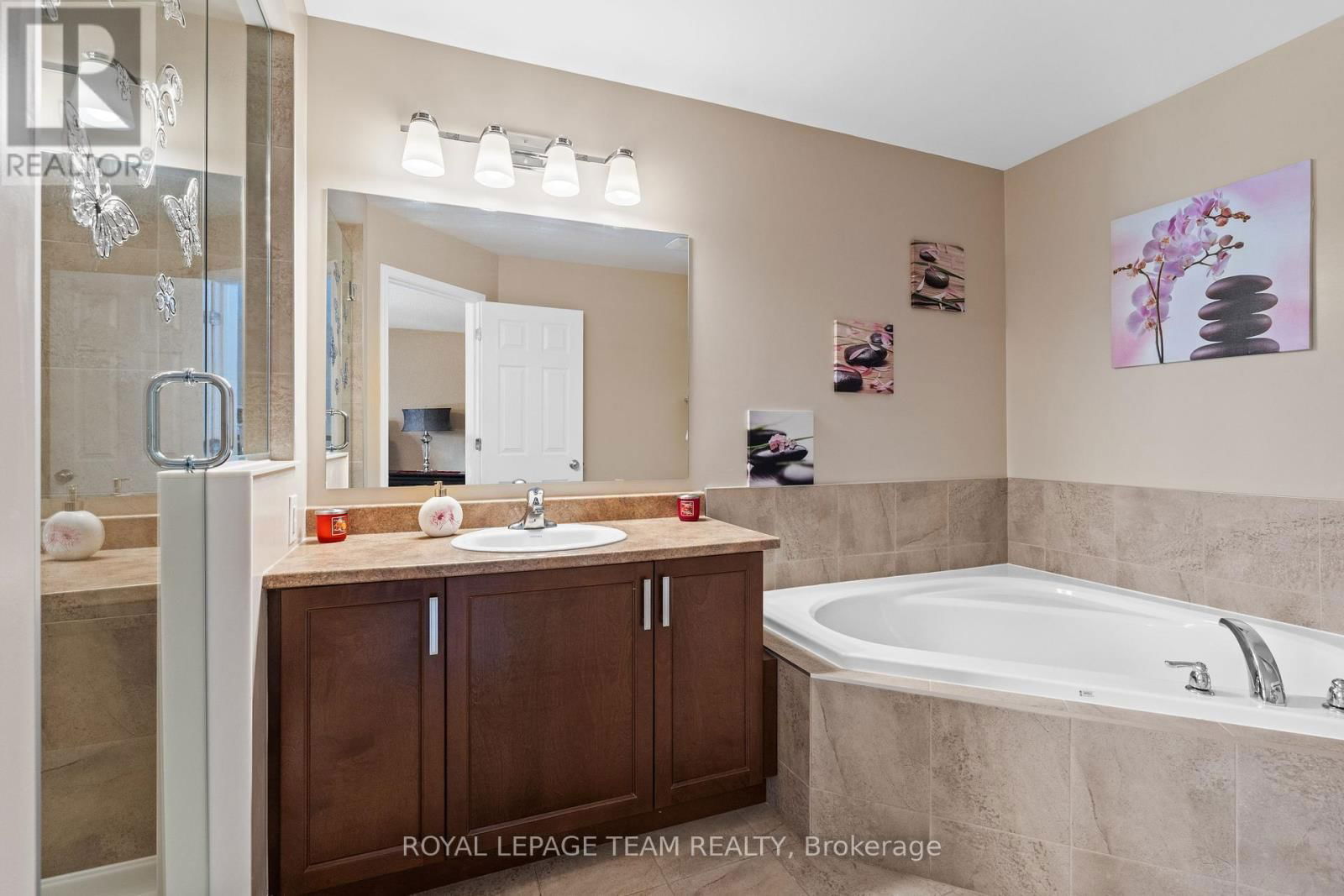 222 LONGFIELDS DRIVE Image 17