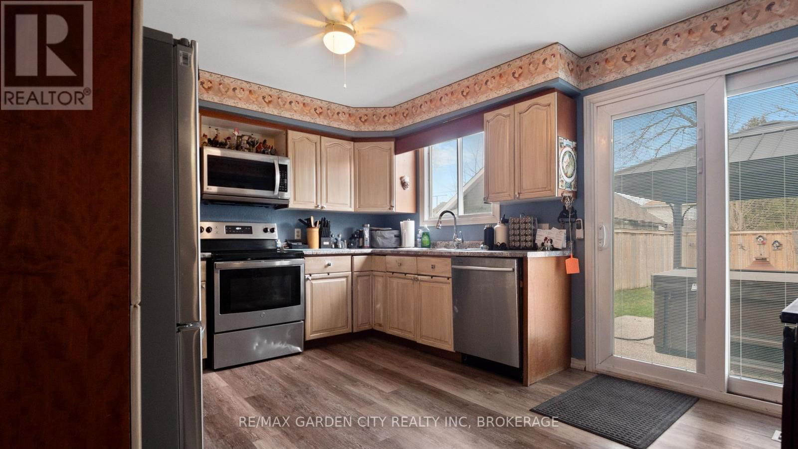 24 BEATRICE STREET Image 11
