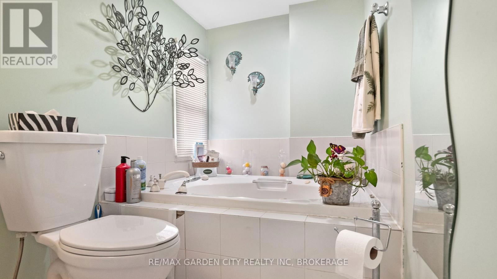 24 BEATRICE STREET Image 16