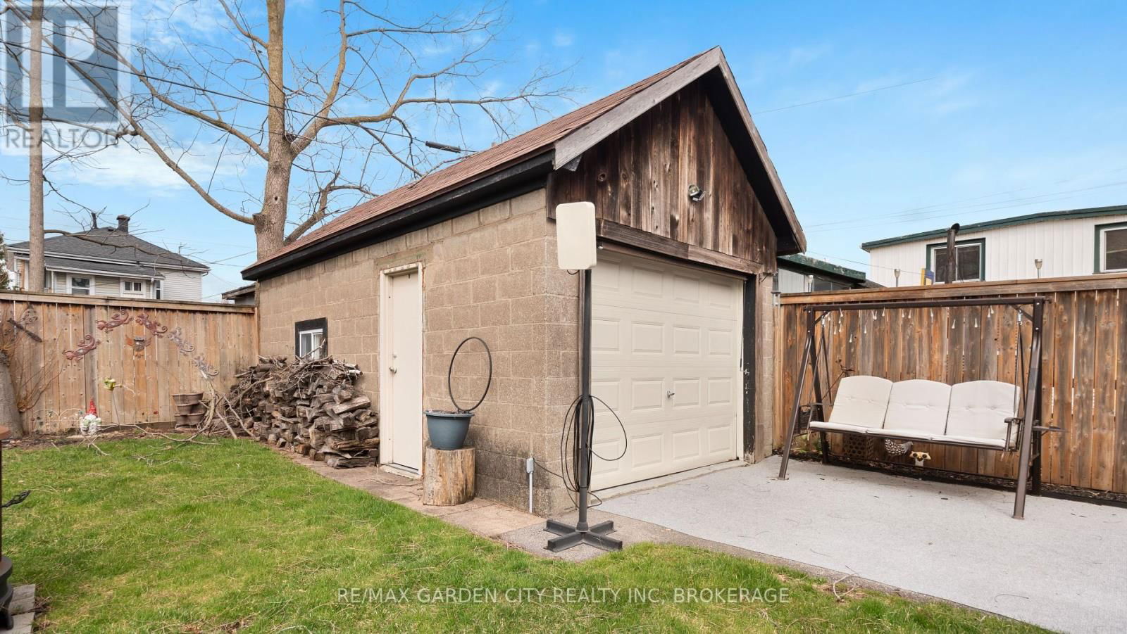 24 BEATRICE STREET Image 26