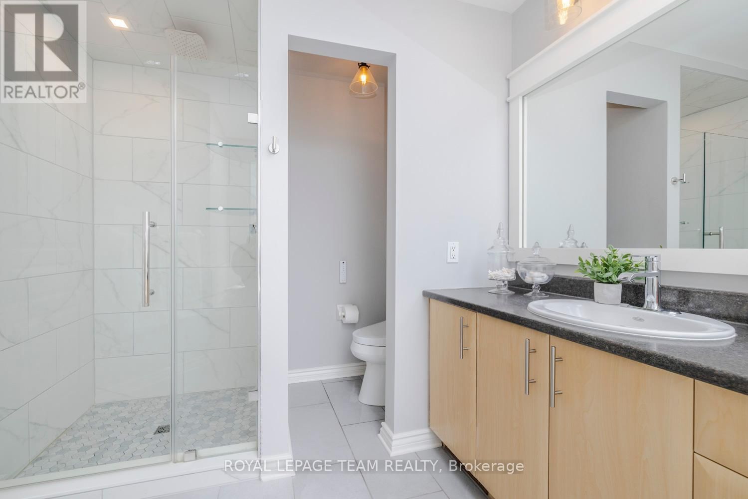 103 CEDARDOWN PRIVATE Image 20