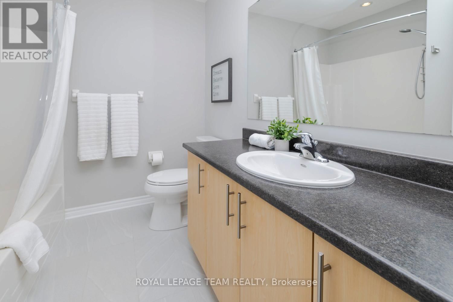 103 CEDARDOWN PRIVATE Image 26