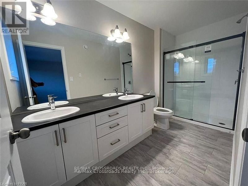 214 HERITAGE PARK DRIVE Image 11