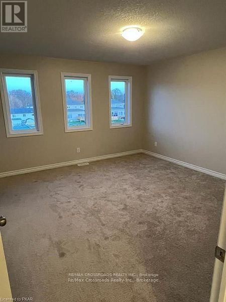 214 HERITAGE PARK DRIVE Image 12