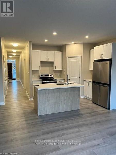 214 HERITAGE PARK DRIVE Image 2